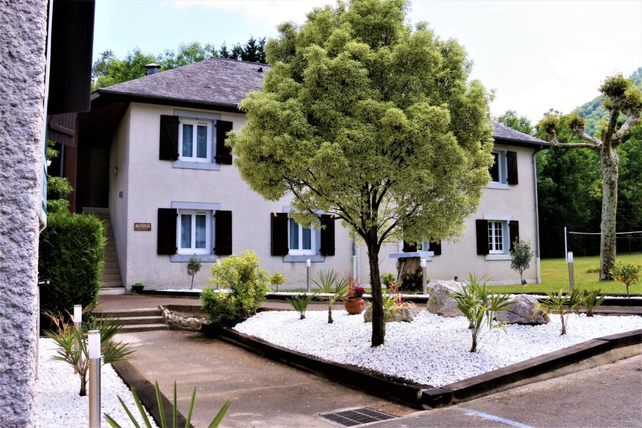 Auberge De La Vallee D'Ossau Izest Exterior photo